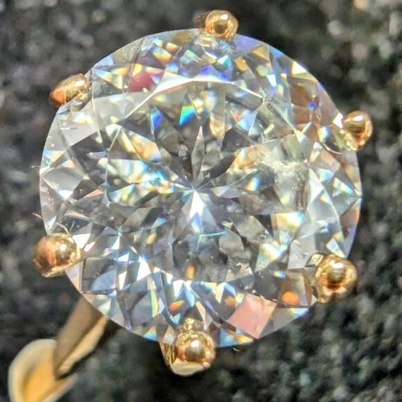 10K Yellow Gold 2.29G 2.42Ct Moissanite Ring.  Beautiful cut. - Picture 2 of 2